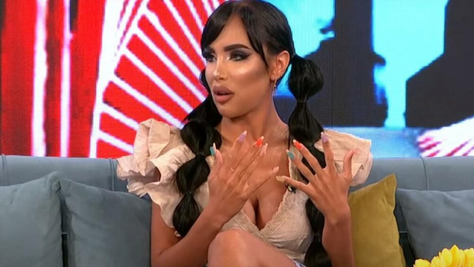 PROCVETALA OD KAKO SE POMIRILA SA BIVŠIM Aleksandra Subotić pokazala telo u kupaćem, grudi vire sa svih strana (FOTO)