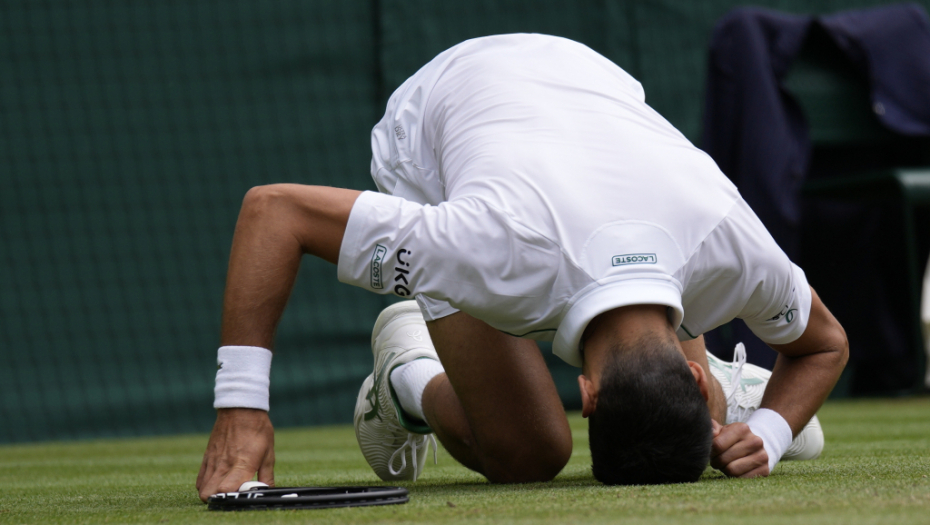 JOŠ JEDAN TRIJUMF! Novak se plasirao u polufinale Vimbldona!