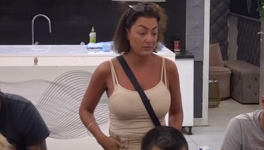 OVOME SE NIJE NADALA Zadrugarka dobija fotografije polnih organa, pa priznala da je dečko šutnuo!