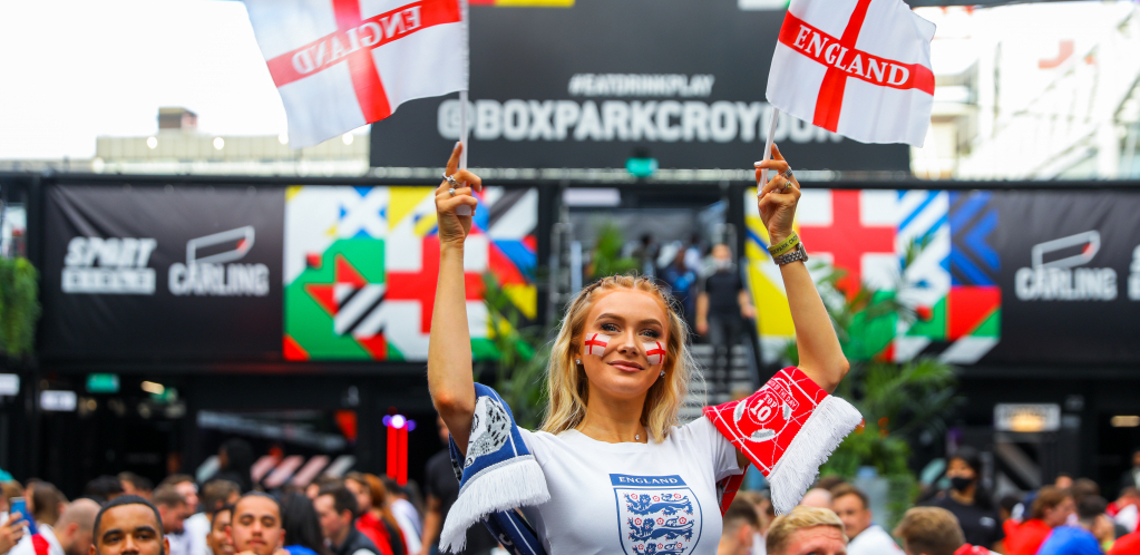 LAGALA ŠEFA, PA JOJ SE OBILO O GLAVU Video je preko TV-a na Vembliju, pa joj dao otkaz