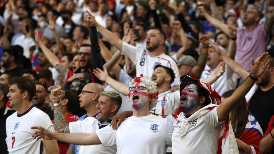 SKANDAL NA VEMBLIJU! Navijači Engleske zviždali himni Danske!