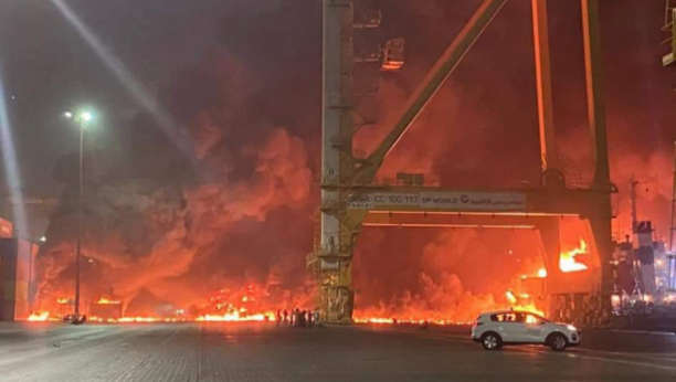 ODJECI U LUCI Zastrašujuća eksplozija u Dubaiju
