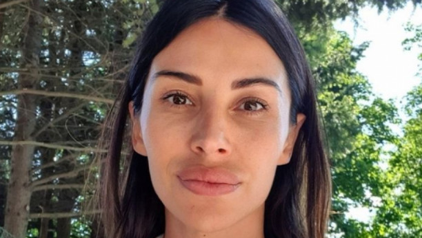 NEKADA KONTROVERZNA MANEKENKA, SADA PORODIČNA ŽENA Stojkovićeva bivša žena nije izgledala nikad bolje, oduševila pratioce (FOTO)