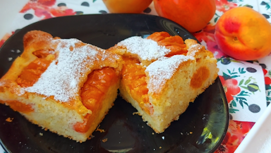 VOĆNI KOLAČ NA ČAŠE: Preukusna poslastica, meka kao pena (VIDEO)