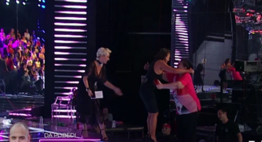 PRVI PUT U JAVNOSTI BIVŠA ŽENA NINA REŠIĆA, Sandru sačekala majka nakon izbacivanja iz 