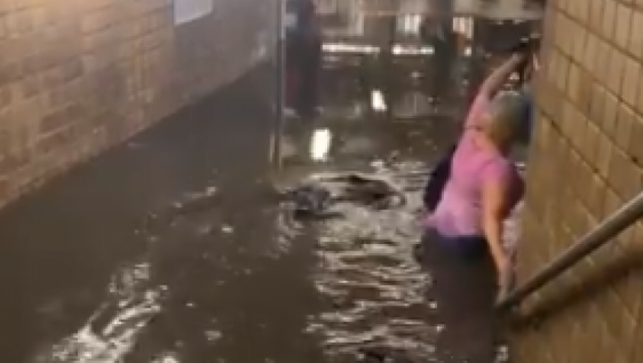 U NJUJORK STIŽE OLUJA SVIH OLUJA Već sad grad je poplavljen, a to je tek početak