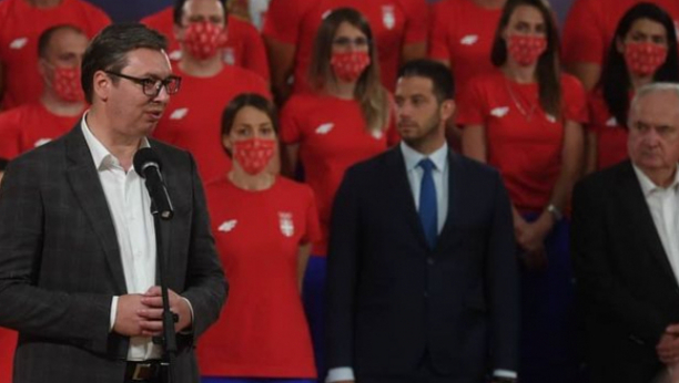 JAKA PORUKA! Predsednik Vučić čestitao basketašima! (FOTO)