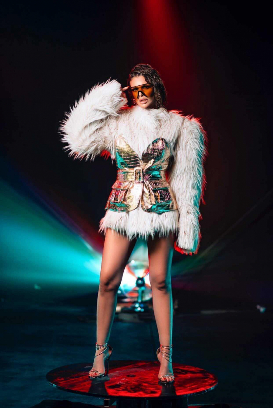 MAMA MIA! Rialda novom pesmom i spotom prevazišla sama sebe, u ovom izdanju ćete bez daha gledati i slušati zadrugarku (FOTO/VIDEO)