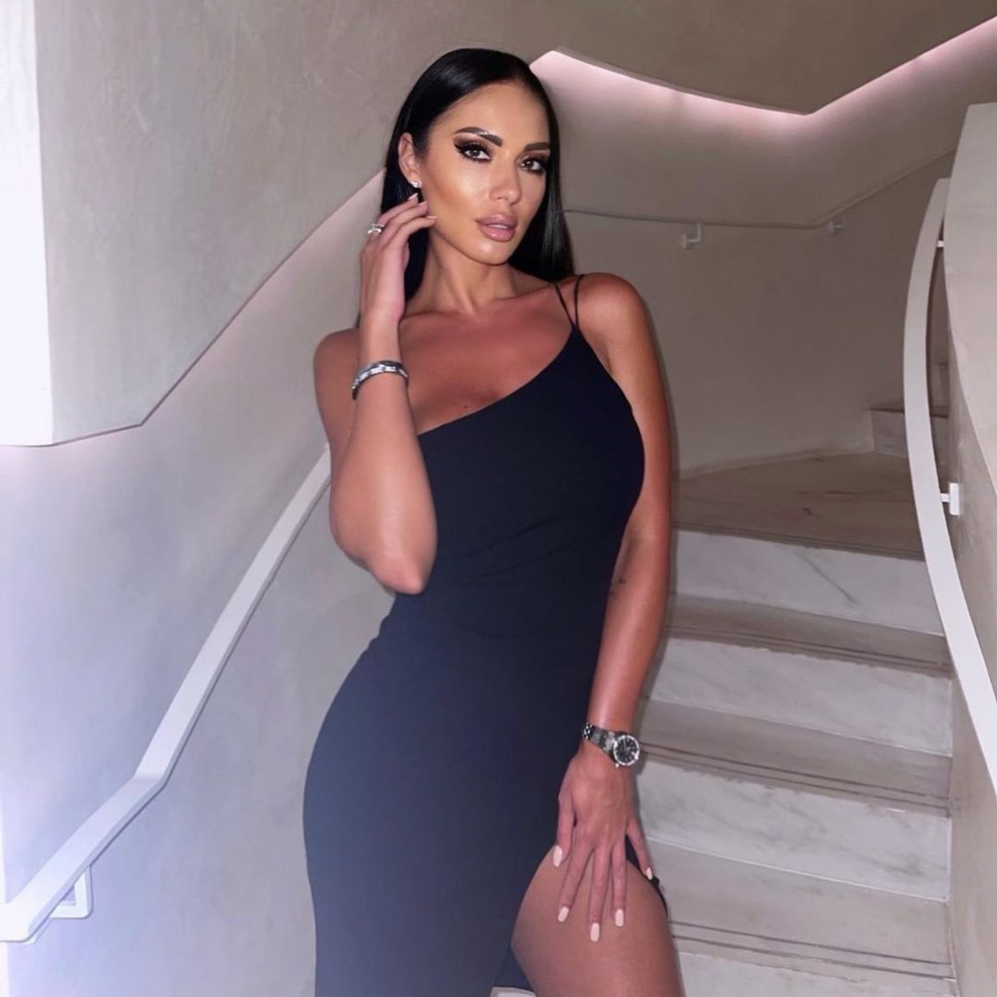 ĐOKOVIĆ JE SA NJOM BIO PRE JELENE! Ona je Novakova bivša devojka, izgleda brutalno, za noć zaradi 30.000 evra, a sada se oglasila pred finale Vimbldona! (FOTO)