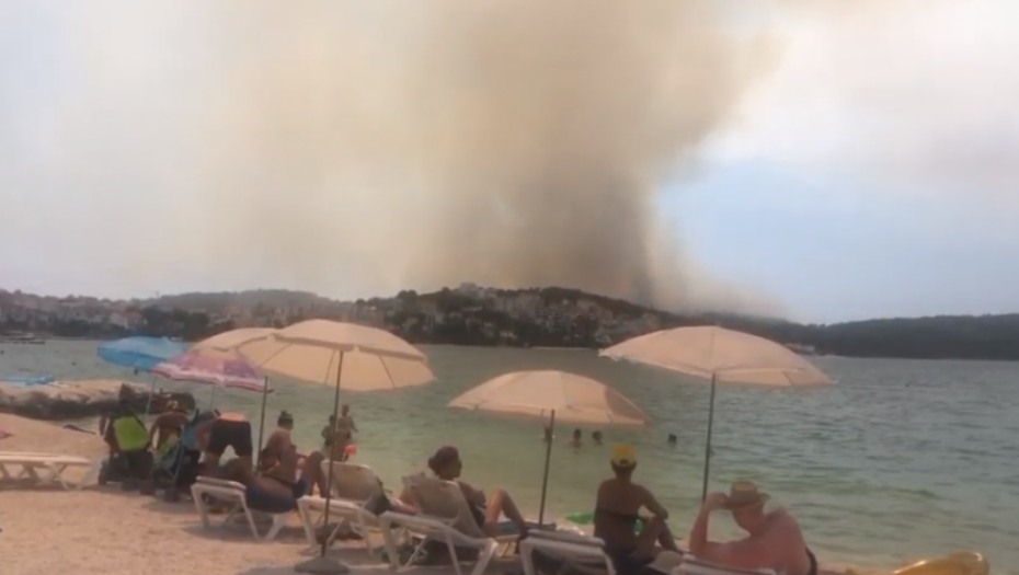 LETOVANJE U HRVATSKOJ - PRAVI HOROR Ćevapi 1.500 dinara, minijaturni burger 1.600, "salata s piletinom" bez piletine...