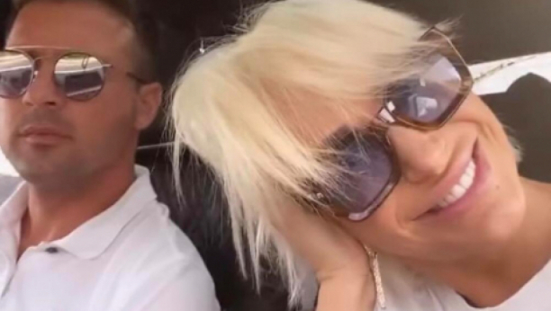 ZALJUBLJENA DUŠICA OBJAVILA INTIMNE DELOVE TELA Jakovljevićka pokazala tetovaže, svi gledali u njeno međunožje!