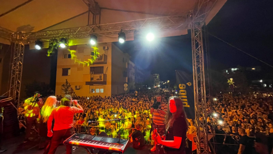 VESNA ZMIJANAC BI BILA PONOSNA Ruža se latila mikrofona i pokidala Jorgovane