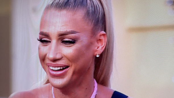 UBILA MI JE SAMOPOUZDANJE I ZBOG NJE SAM OVAKVA! Milica Kemez ponovo sve rasplakala iznoseći detalje o svom odrastanju!