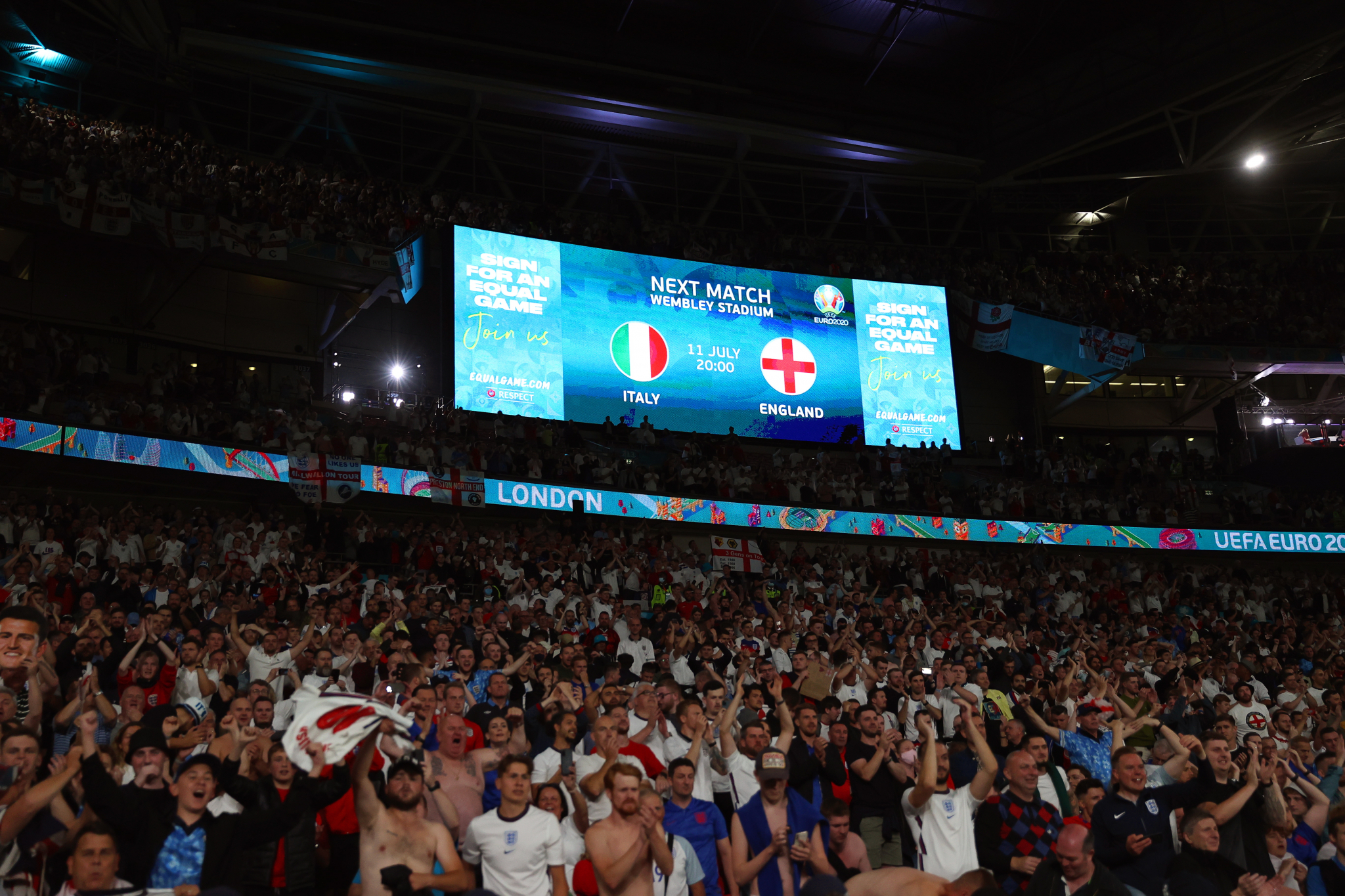 NA TRONU MOŽE BITI SAMO JEDAN! Engleska za prvi trofej posle 55 godina, Italijani još pamte Kijev i Inijestu!