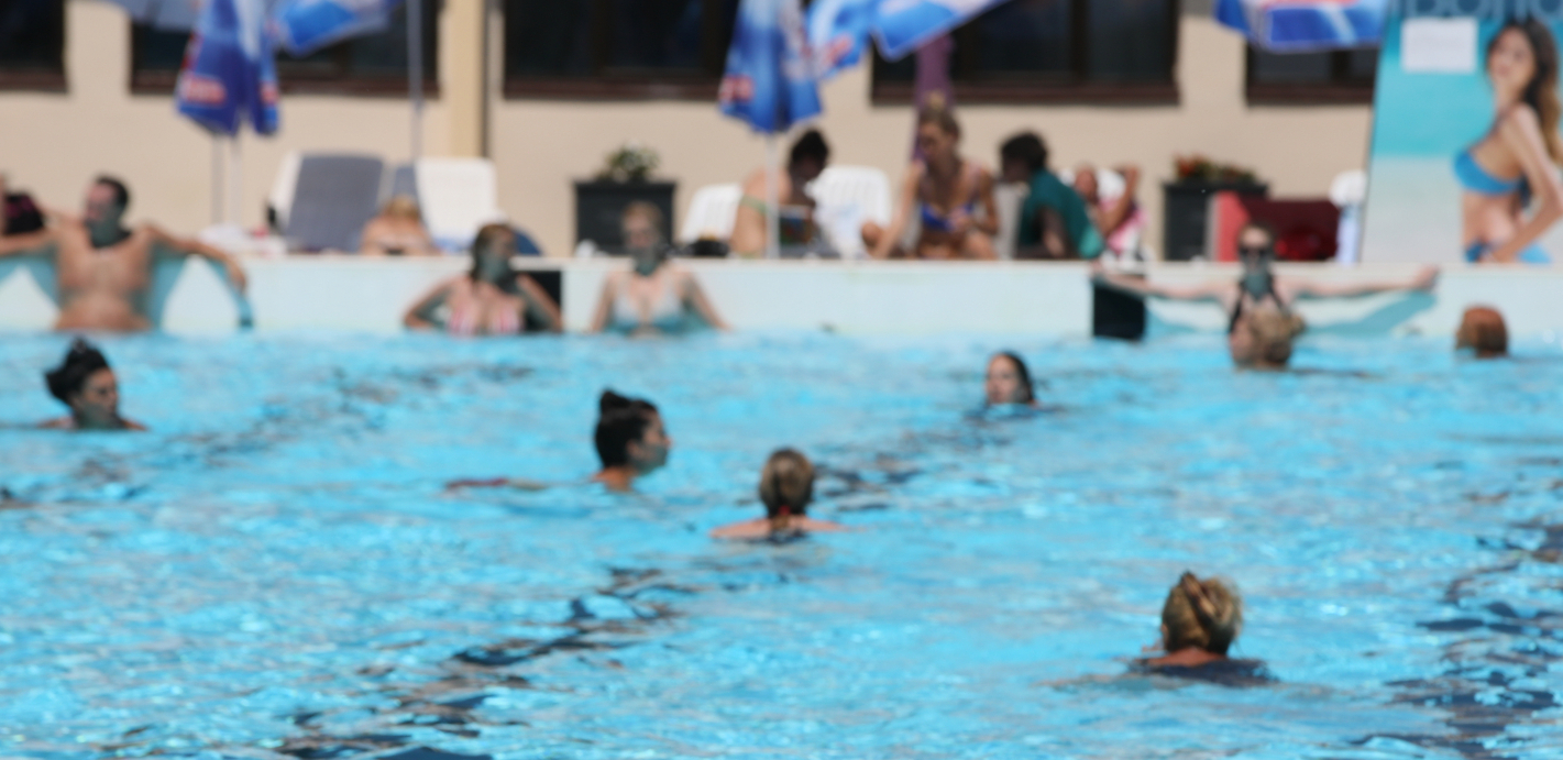 Na beogradskim bazenima jedva da ima slobodna ležaljka: Taš prepun ljudi