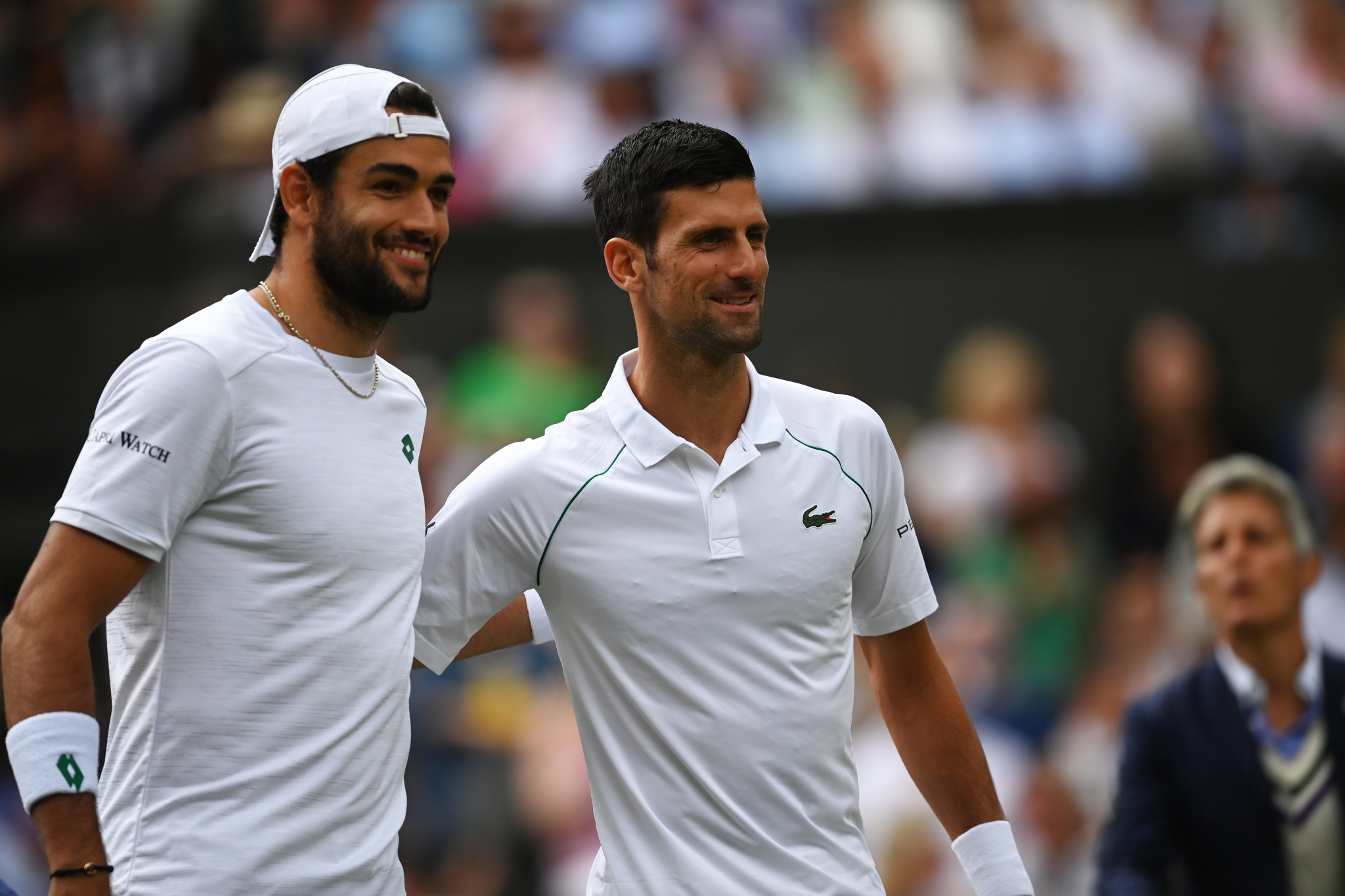 NOVAK JEDNIM GESTOM ODUŠEVIO RIVALA! Igrali finale Vimbldona, a onda se sreli na neobičnom mestu gde je Đoković pokazao veličinu!