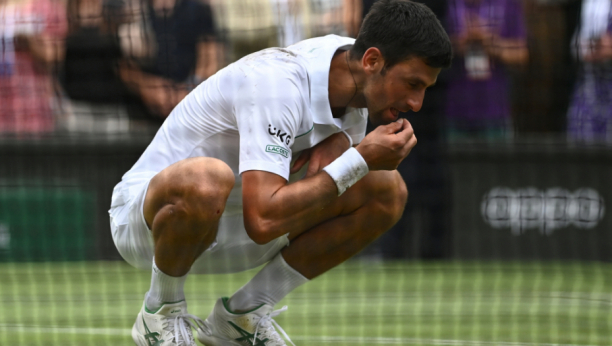 NOVAK ĐOKOVIĆ OVAKO PUNI ENERGIJU! Evo kako se Nole hrani, svi su gledali samo u njegov tanjir (FOTO)