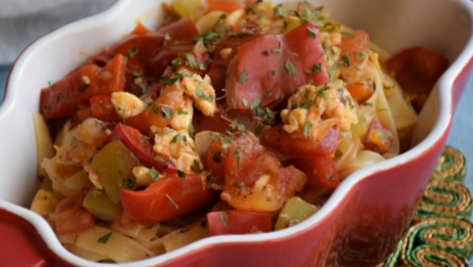 Brze taljatele sa prženim jajima i raznim povrćem - Jeftino jelo, lako se sprema, a doživljaj za pamćenje