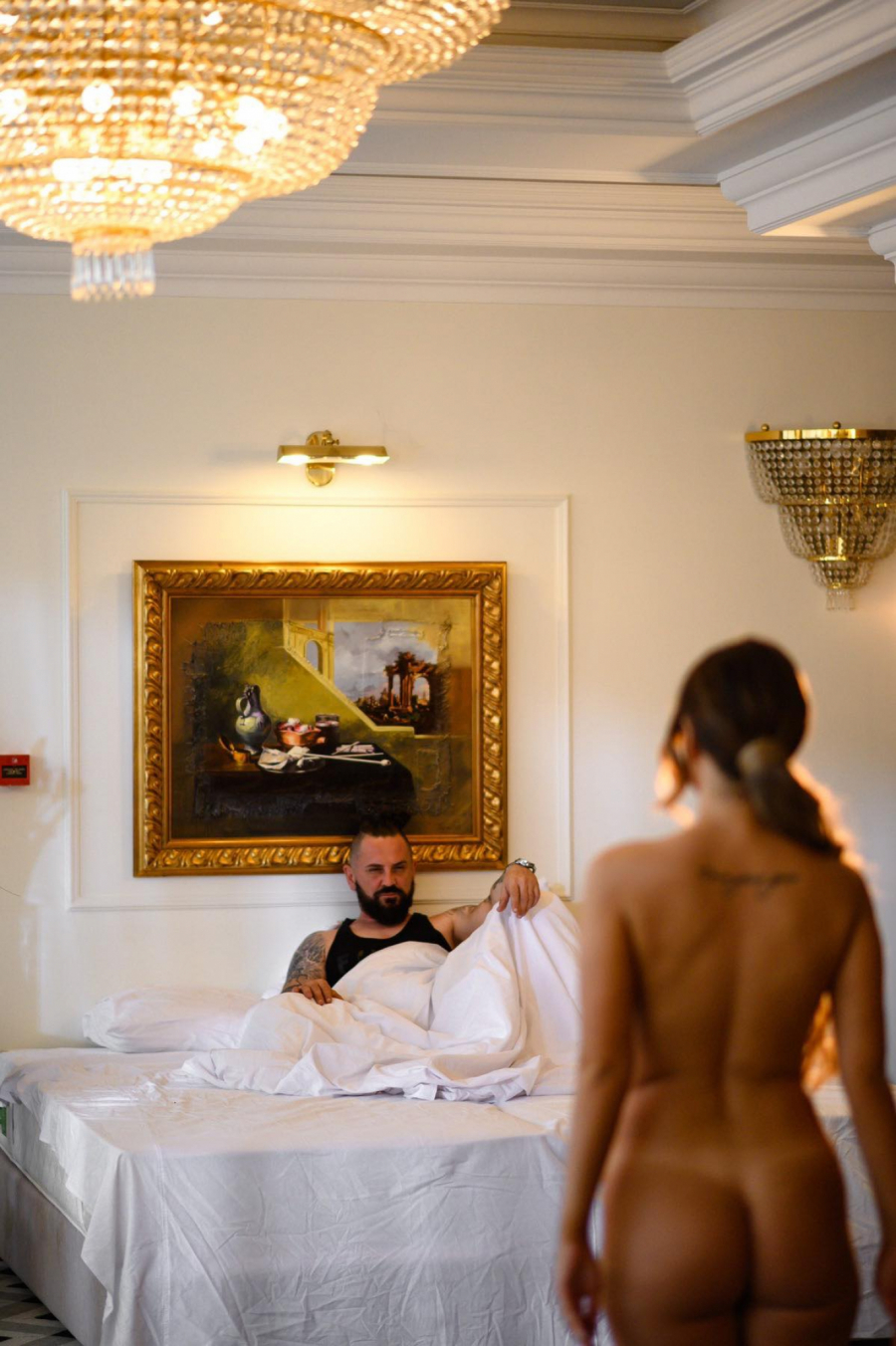 KAO OD MAJKE ROĐENA Žena od sultana se skinula pred Šaranom, Tijana zavodi sve redom, golim telom (FOTO)