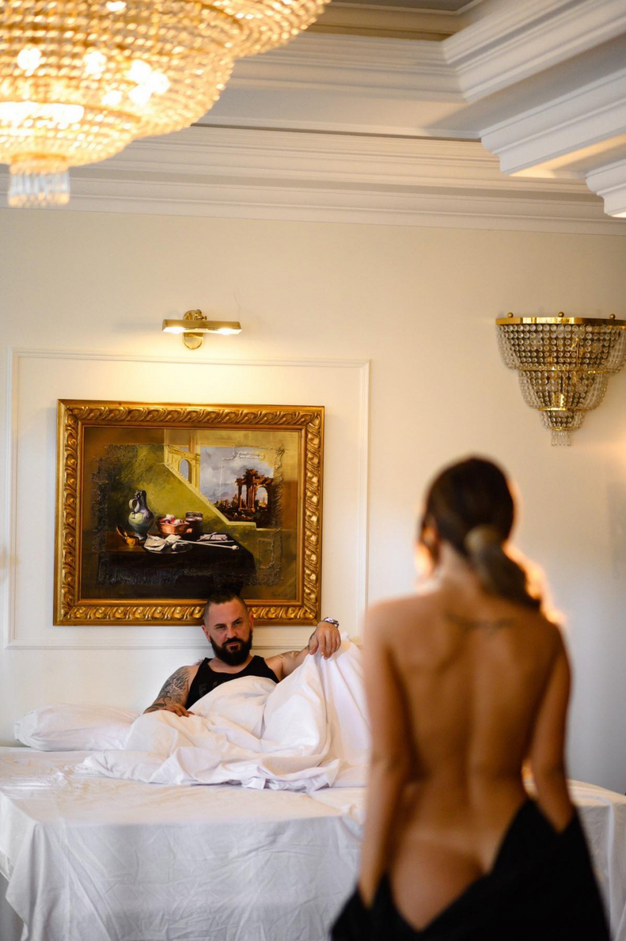 KAO OD MAJKE ROĐENA Žena od sultana se skinula pred Šaranom, Tijana zavodi sve redom, golim telom (FOTO)