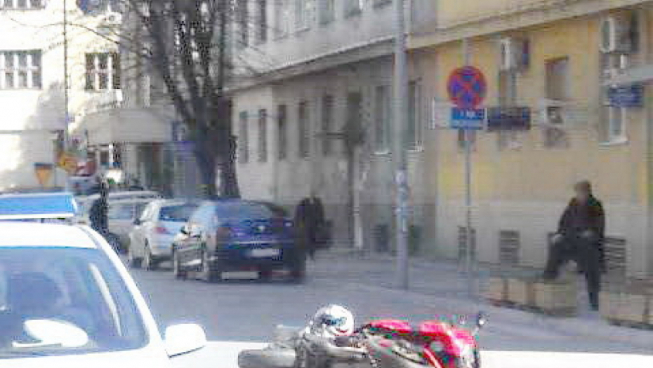 OBOREN MOTORCIKLISTA Nesreća u Ulici cara Dušana na Dorćolu (FOTO)