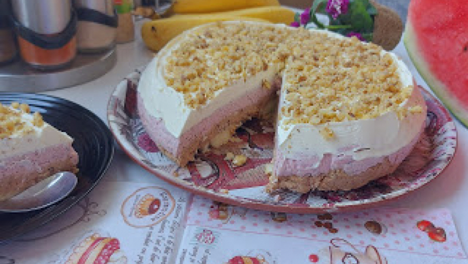 I HLADI I HRANI: Vrhunski osvežavajuća sladoled torta sa čokoladom i orahom (VIDEO)