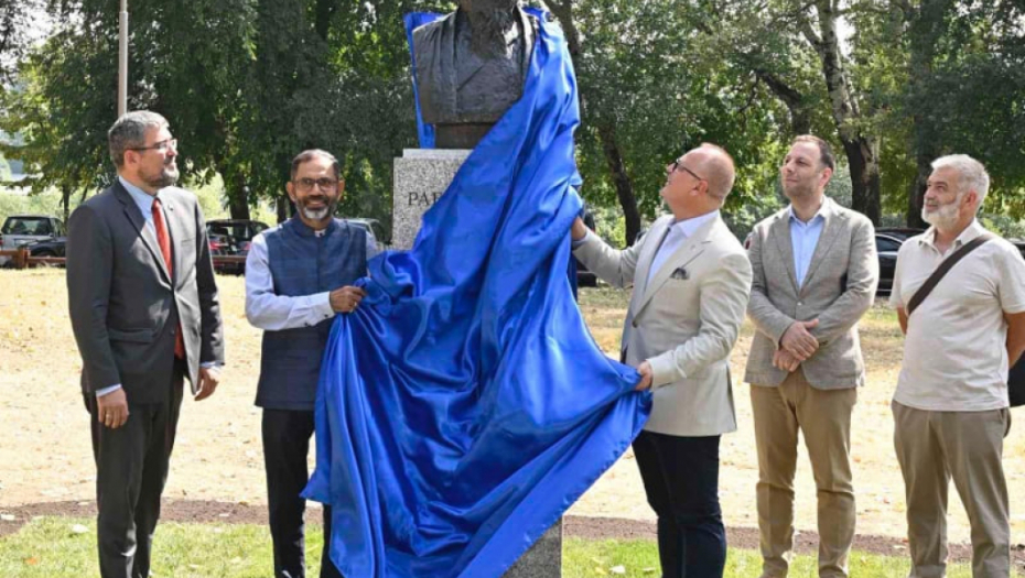 INDIJSKI KNJIŽEVNIK I NOBELOVAC U Beogradu otkriven spomenik Rabindranatu Tagoru (FOTO)