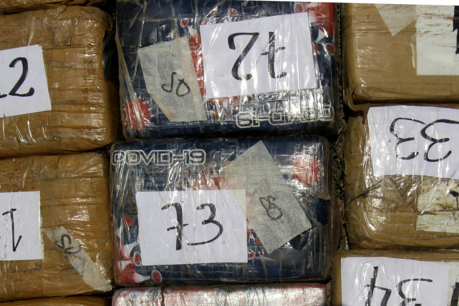 VELIKA AKCIJA POLICIJE! Otvorili pakovanje svežih banana iz Ekvadora, kada su videli šta je unutra odmah su krenuli u poteru!