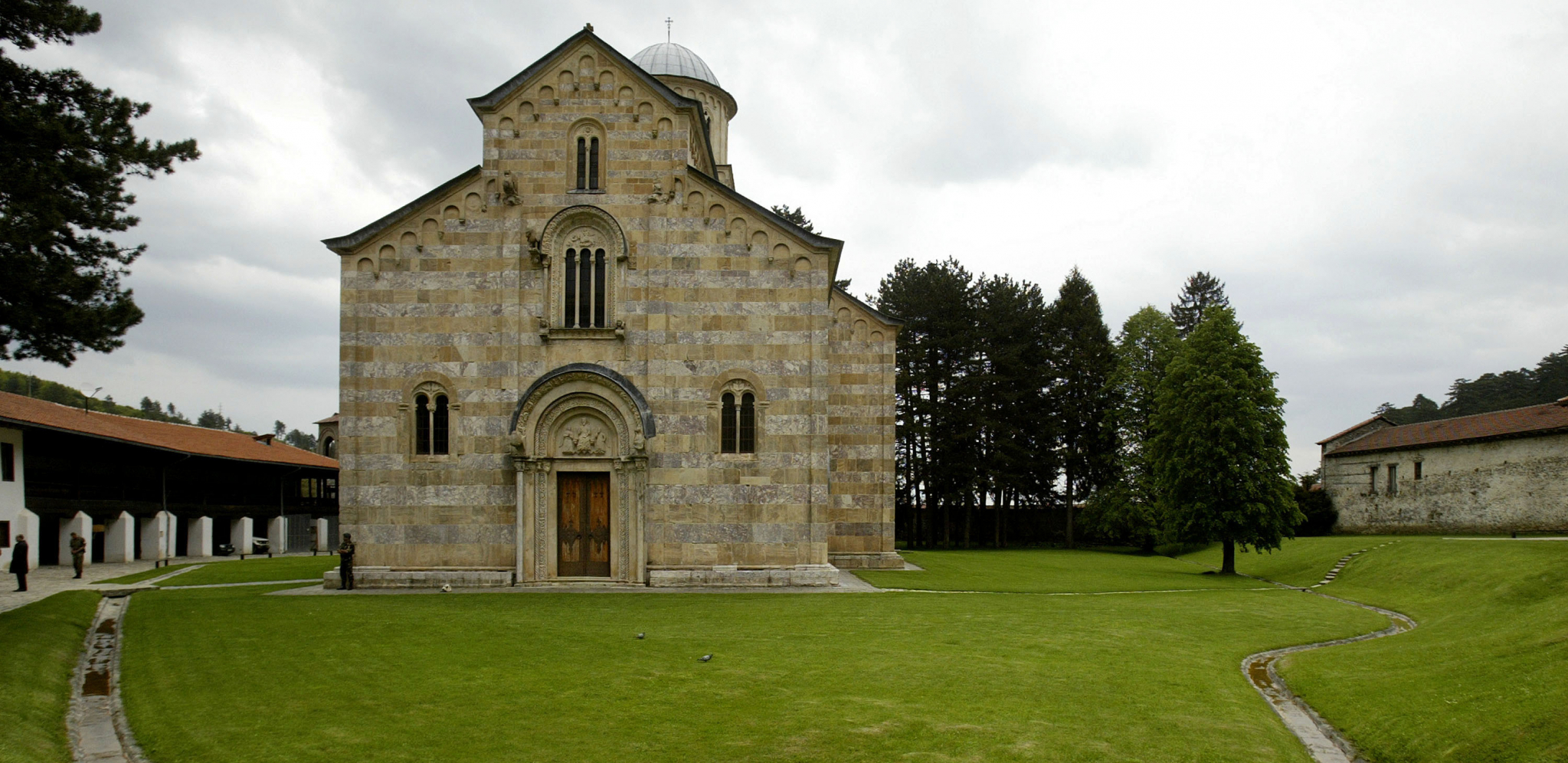 ŠIPTARI BEZ IKAKVOG SRAMA Govore o "kulturnom nasleđu" a manastir Dečani proglašen za jedno od najugroženijih mesta kulturne baštine u Evropi