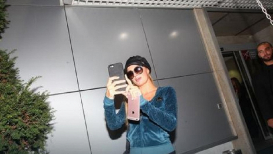 TI ĆEŠ DA KUVAŠ?! Paris Hilton dobila kulinarsku emisiju, svi se hvataju za glavu i šale na njen račun