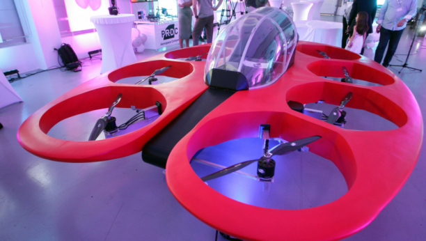 Predstavljen prvi srpski dron: Moći će da spasi davljenika, gasi požar i dostavlja hranu! (FOTO)