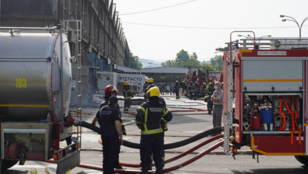 GORI HOTEL U CENTRU BEOGRADA Evakuisano osoblje, veliki broj vatrogasaca na terenu