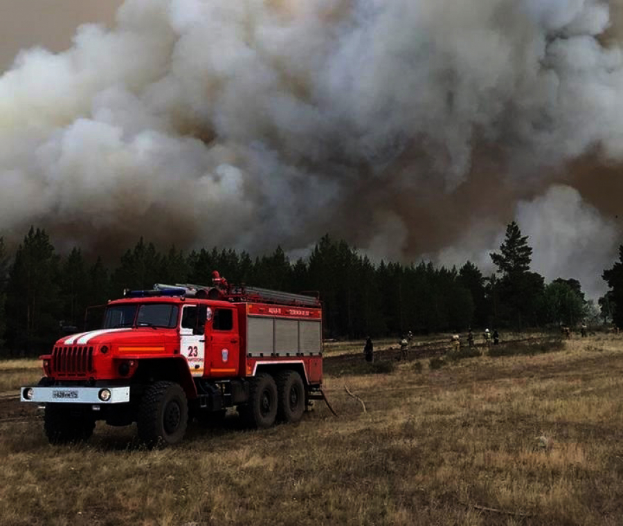 RUSIJA U PLAMENU! Nezabeleženi šumski požari u Sibiru, ruska avijacija prevozi vatrogasce do užarenog grotla!
