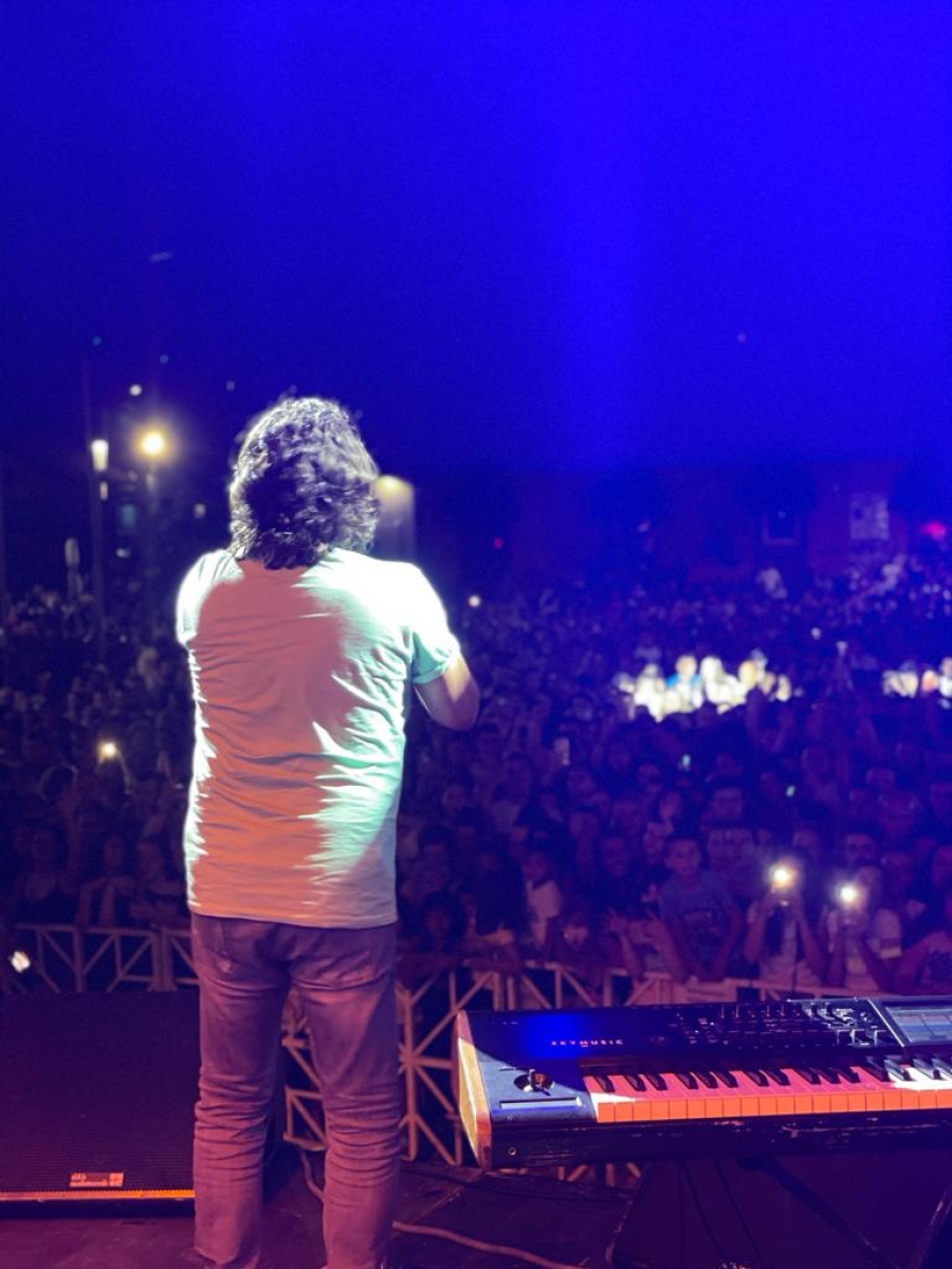 LUKAS PONOVO DOMINIRA Publika u Igalu padala u trans tokom njegovog nastupa! (VIDEO)