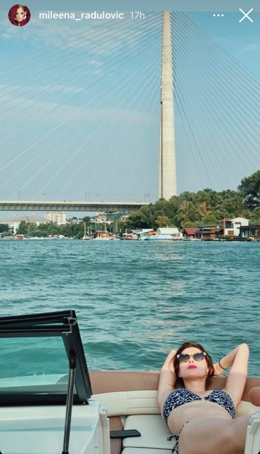 BOMBA NA RECI! SKINULA SE MILENA RADULOVIĆ Glumica u provokativnom izdanju ispod mosta!