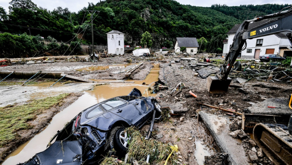 "ZADESILA NAS JE KATASTROFA" Smrtonosne poplave razorile Nemačku, Merkel se oglasila iz Vašingtona (FOTO)