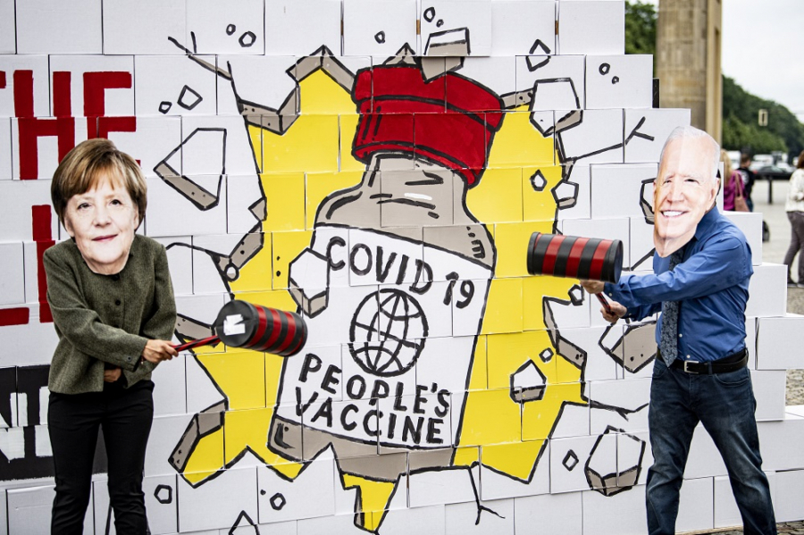 AMERIKANCI POSTAVILI MRTVAČKE VREĆE ZA MERKEL! Haos ispred Bele kuće, nemačka kancelarka čeka Bajdena!