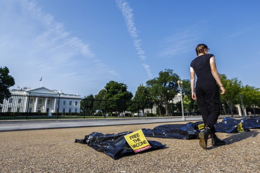 AMERIKANCI POSTAVILI MRTVAČKE VREĆE ZA MERKEL! Haos ispred Bele kuće, nemačka kancelarka čeka Bajdena!