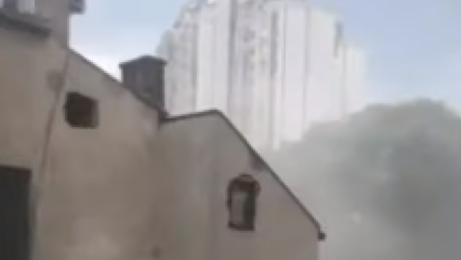 UŽAS NA VRAČARU Urušila se zgrada, u toku je evakuacija stanara! (VIDEO)