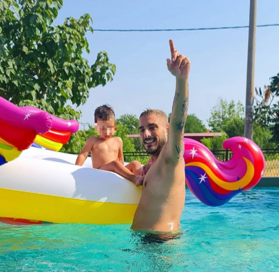 DARKO SKIDA KOŽU SA STOMAKA: Visi mu veliki višak, krije se jer ga je sramota! Lazić se skinuo prvi put nakon što je drastično smršao (FOTO)