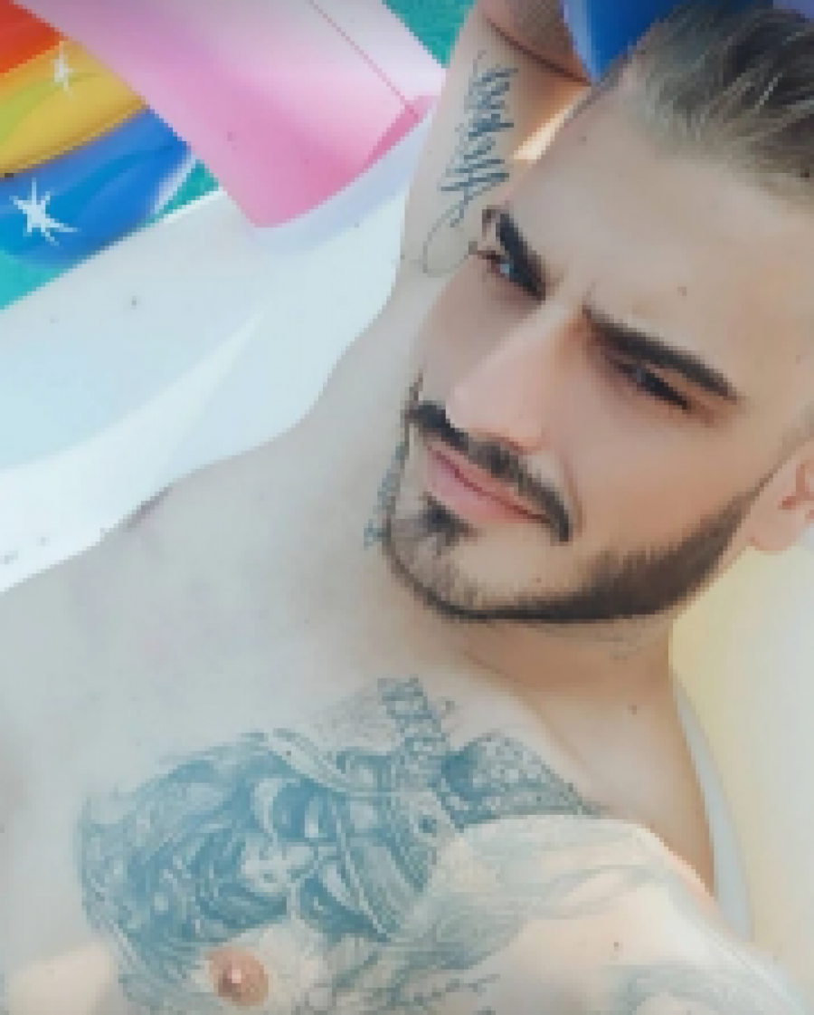 DARKO SKIDA KOŽU SA STOMAKA: Visi mu veliki višak, krije se jer ga je sramota! Lazić se skinuo prvi put nakon što je drastično smršao (FOTO)