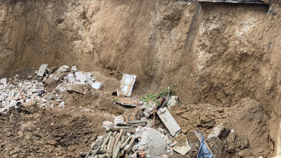 STRUČNJAK OTKRIVA Prvi znaci da će se zgrada srušiti svakog momenta! Temeljna jama glavni problem