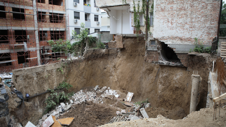 INVESTITOR MORA DA PLATI ŠTETU Posle urušavanja dela zgrade na Vračaru građevinari saniraju ogromnu temeljnu jamu