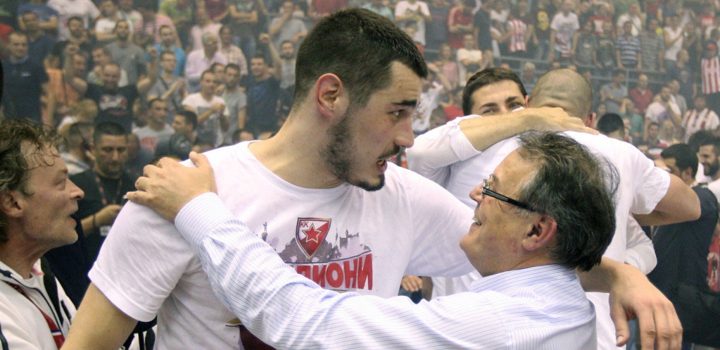 NOVO MEGA POJAČANJE ZVEZDE! Posle Kalinića, potpisao još jedan reprezentativac Srbije! (FOTO)