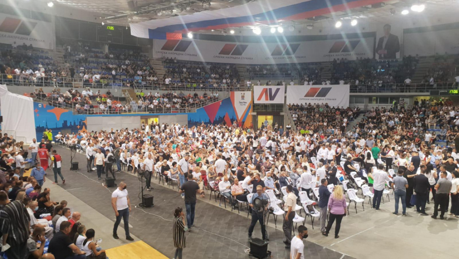 ČAIR VEĆ POPUNJEN! Sat vremena pred dolazak Vučića stiglo na hiljade ljudi, očekuje se svih 6.500! (FOTO, VIDEO)