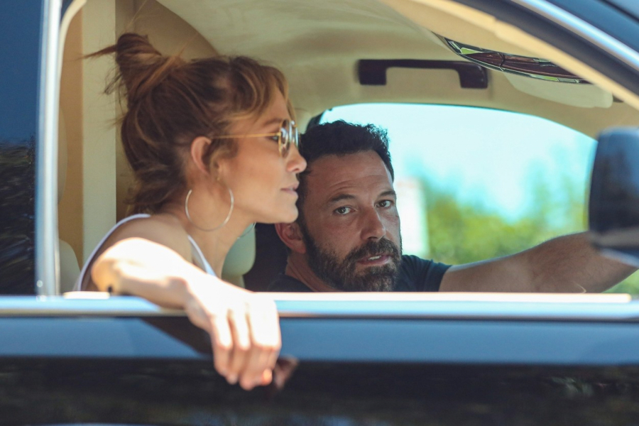 BEN AFLEK I DŽENIFER LOPEZ KUPUJU VILU OD 64 MILIONA DOLARA! Poznati par počinje zajednički život! (FOTO)