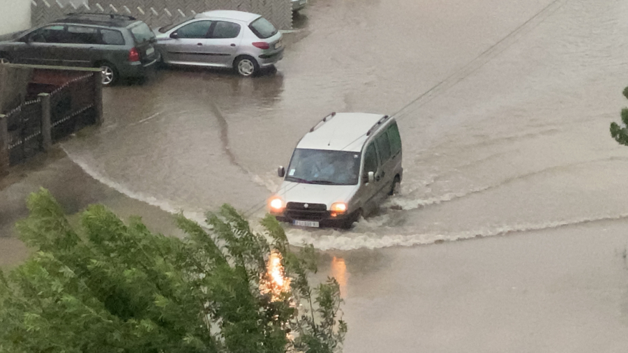 OLUJA IZ NEMAČKE STIGLA DO BOSNE! Počele poplave na Balkanu, stiglo upozorenje za bujice!