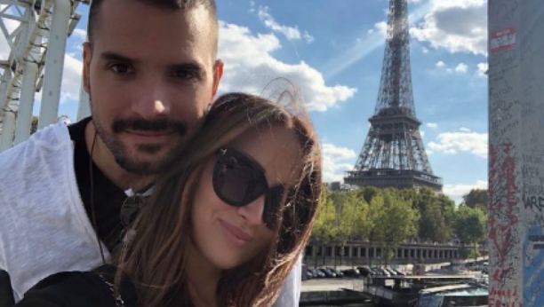 KOMŠIJE ALEKSANDRE PRIJOVIĆ RAZVEZALE JEZIK Ovako se pevačica ponaša kada misli da je niko ne snima, a jedan potez ih je dodatno iznenadio