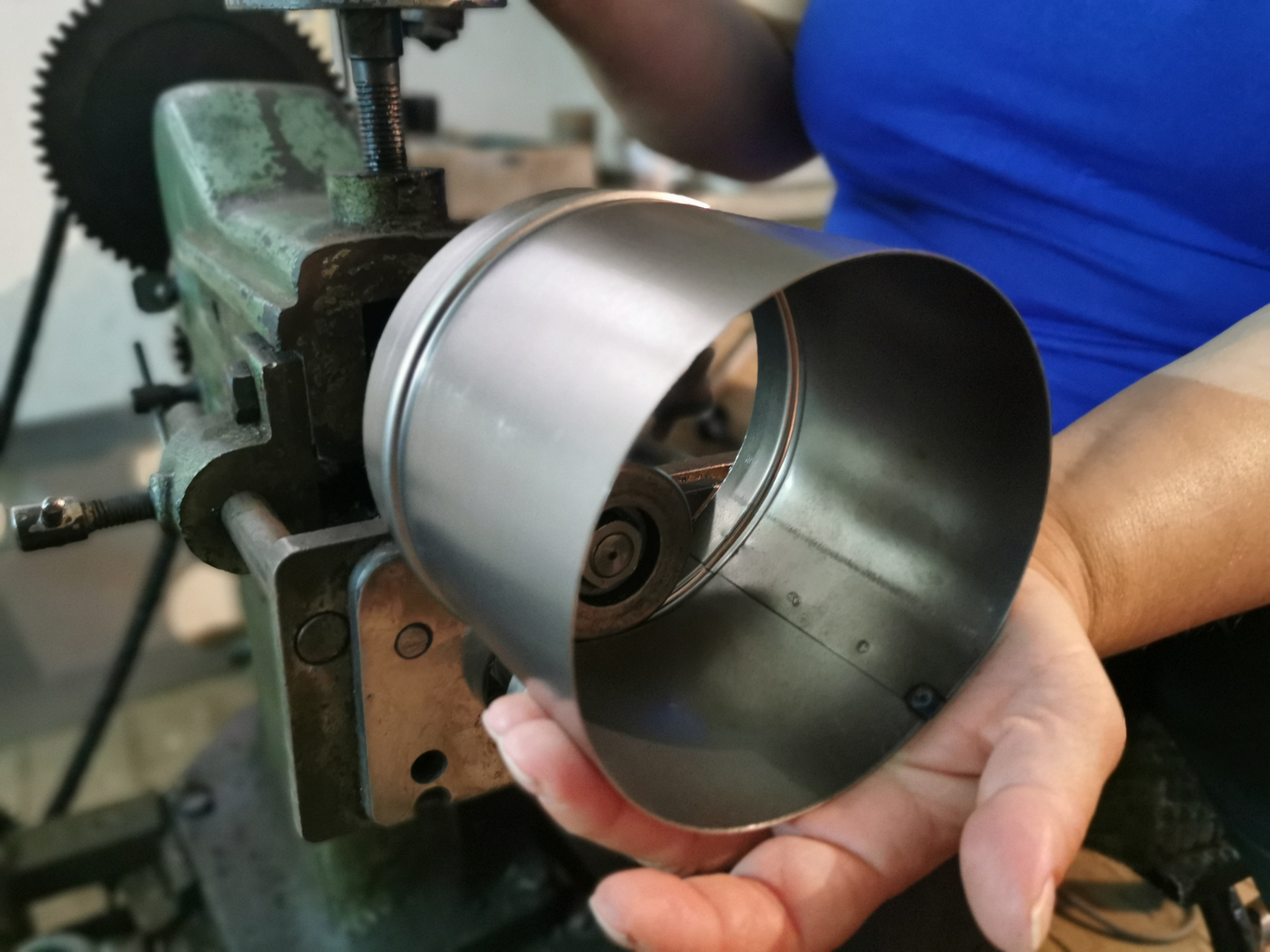 JEDINA LIMARKA U ČAČKU Slavica ruši sve predrasude i hvata u koštac sa teškim zanatom (FOTO)