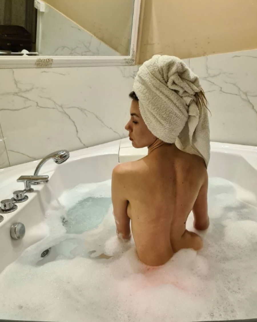 ŠOK, IVAN GAVRILOVIĆ I MILIJANA KAO OD MAJKE ROĐENI! Bez srama pokazali gola tela i šta rade u džakuziju (FOTO)